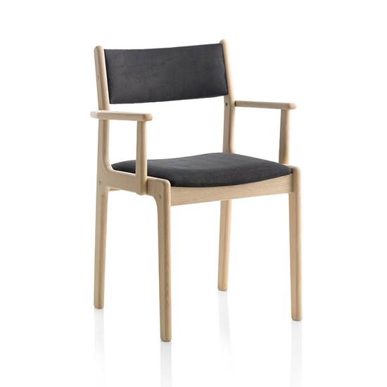 Findahl Nybøl spisebordsstol m. armlæn - Eg sæbe - sort læder på sæde og ryg